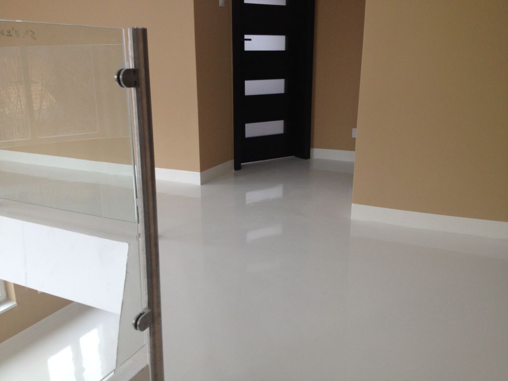 Műgyanta padló tervezése és kivitelezése az ország bármely pontján: ipariesmugyantapadlo.hu